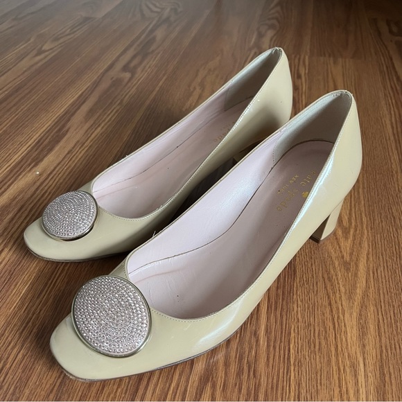 Kate Spade Nude Patent Dana Glitter Broach Pump - Picture 3 of 11